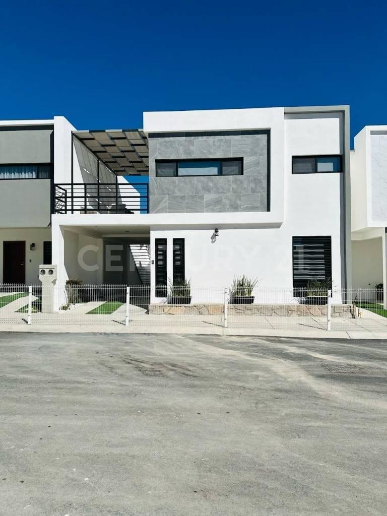 Casa · 204m² · 4 Recámaras · 2 Estacionamientos · Venta Casa en Reliz Frente Presa Rejon en Cd. Chihuahua