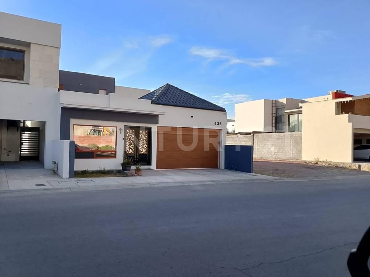 Casa · 313m² · 4 Recámaras · 2 Estacionamientos · *casa en Venta Sobre Francisco Villa en Bosque Real Chihuahua Chihuahua