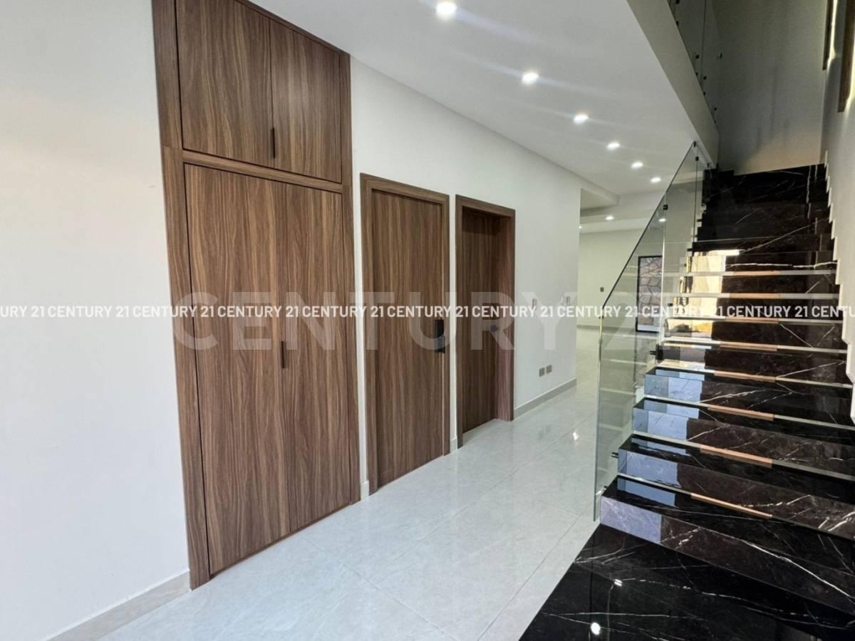 Casa · 281m² · 3 Recámaras · 2 Estacionamientos · Casa en Venta Fracc. Monte Caleres — foto 2
