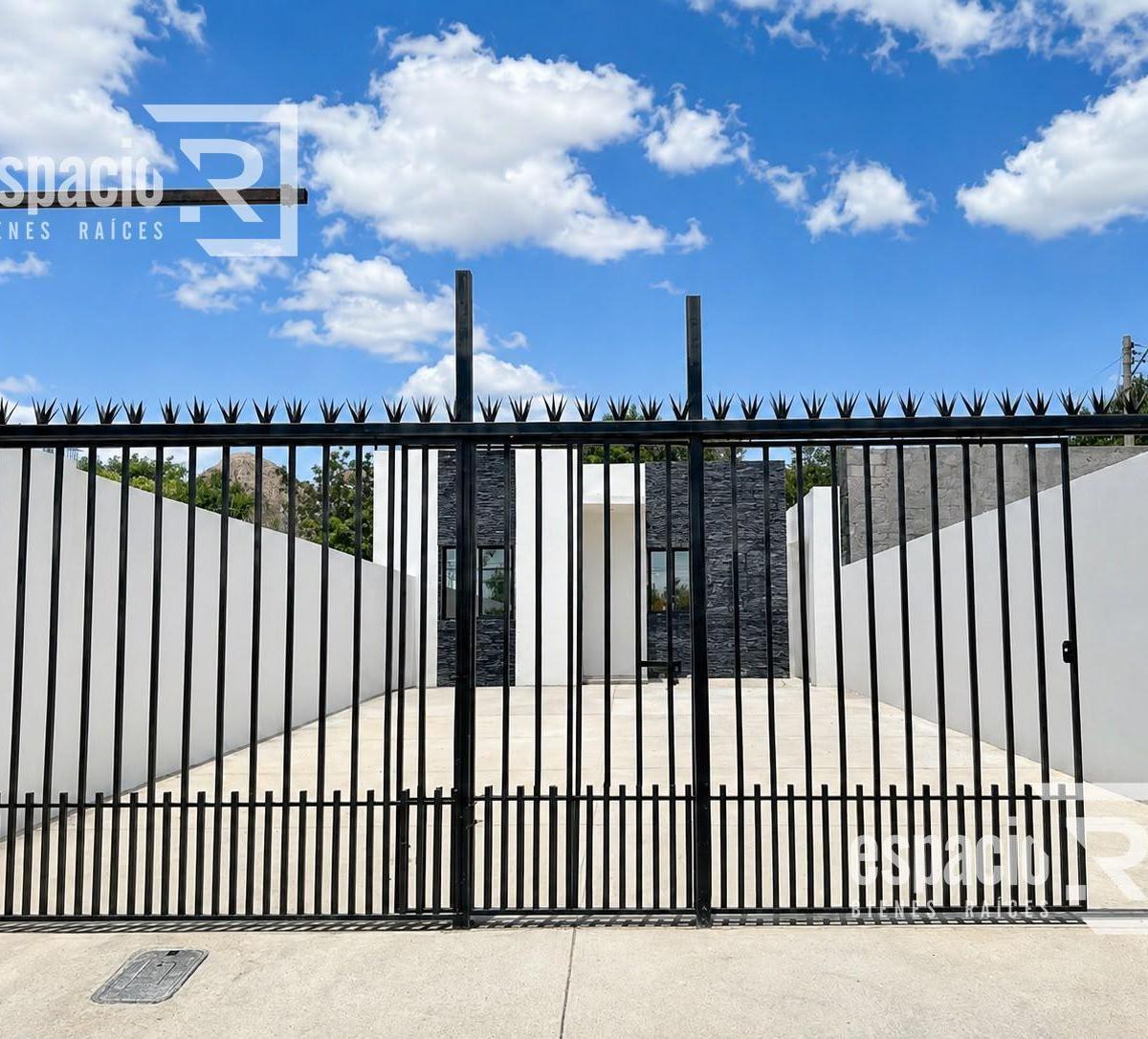 Casa · 390m² · 2 Recámaras · 4 Estacionamientos · Casa Nueva en Venta en Cerro Grande