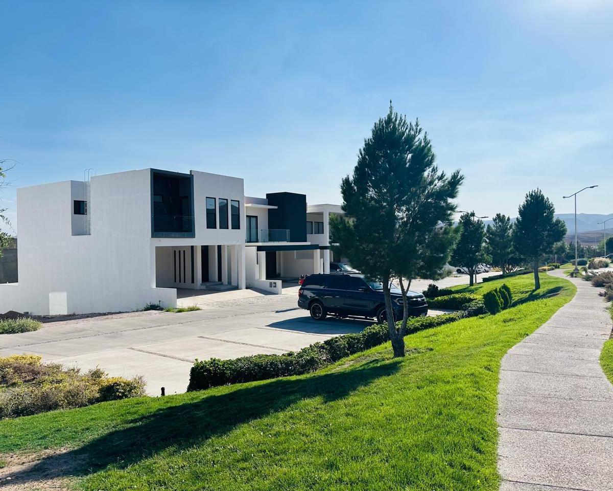 Casa · 290m² · 3 Recámaras · 2 Estacionamientos · Casa en Venta en Altozano — foto 2