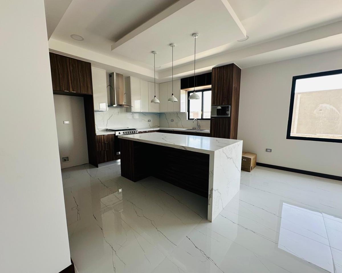 Casa · 290m² · 3 Recámaras · 2 Estacionamientos · Casa en Venta en Altozano — foto 3