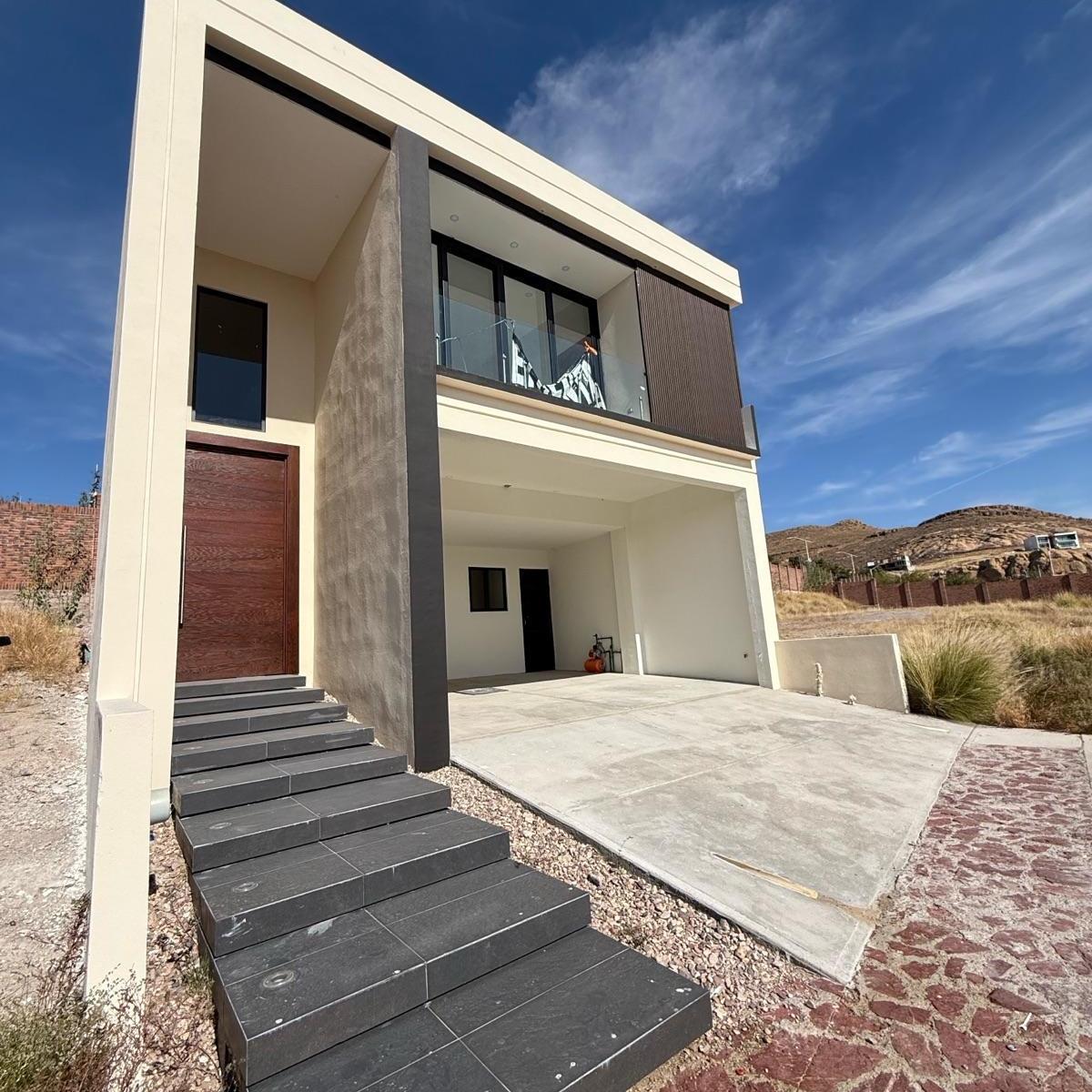 Casa · 284m² · 4 Recámaras · Casa - Altozano