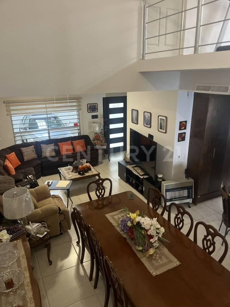 Casa · 252m² · 3 Recámaras · 2 Estacionamientos · Casa en Venta Centrica Cd Chihuahua — foto 2