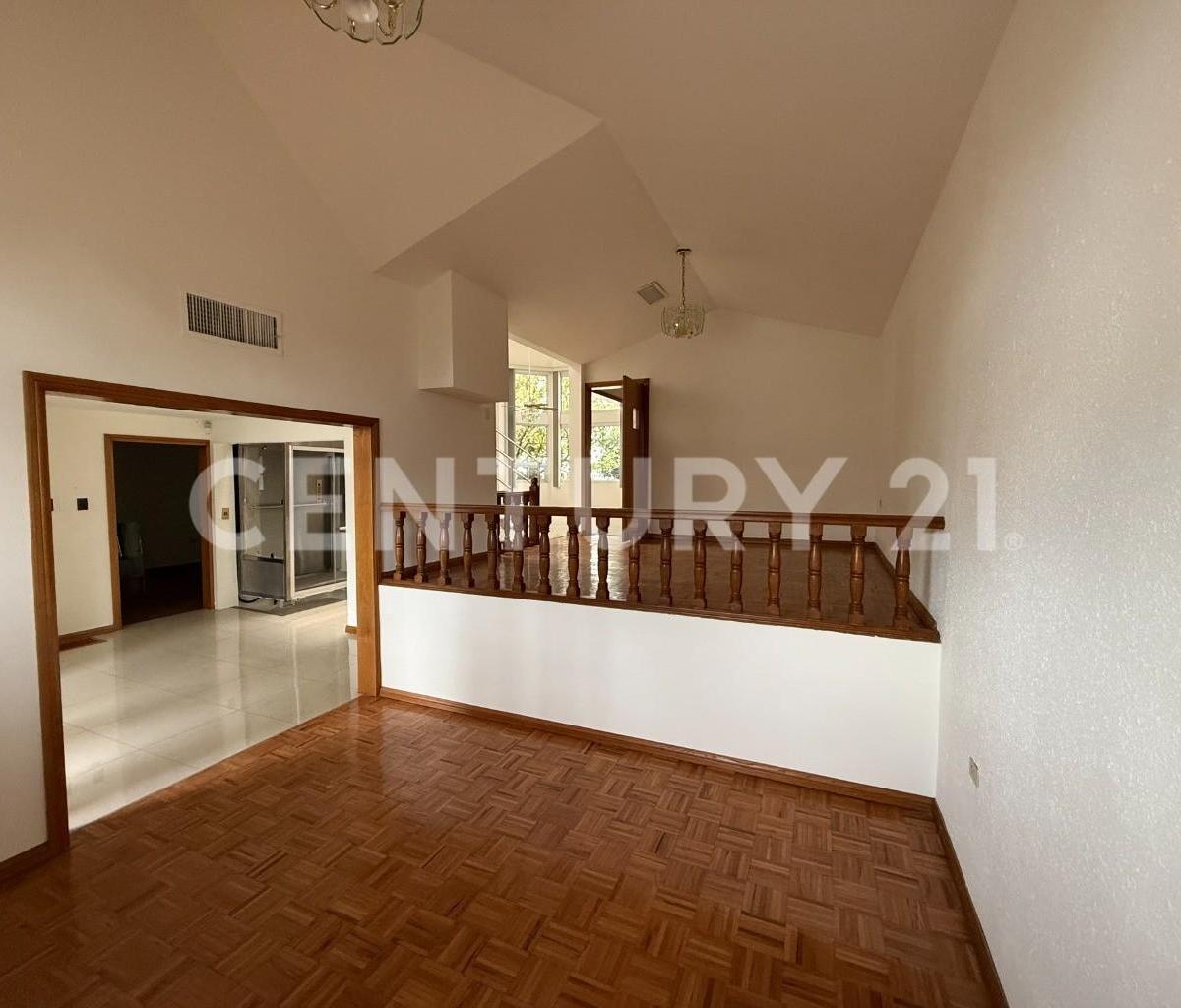 Casa · 380m² · 3 Recámaras · 4 Estacionamientos · Casa en Venta en Residencial Campestre en Cd. Chihuahua. — foto 3