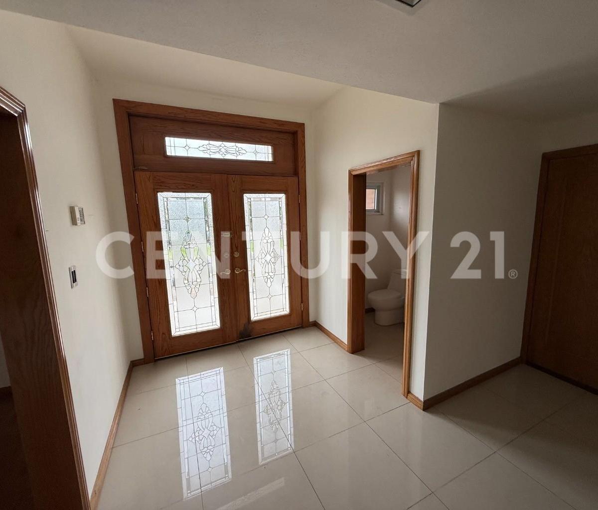 Casa · 380m² · 3 Recámaras · 4 Estacionamientos · Casa en Venta en Residencial Campestre en Cd. Chihuahua. — foto 4